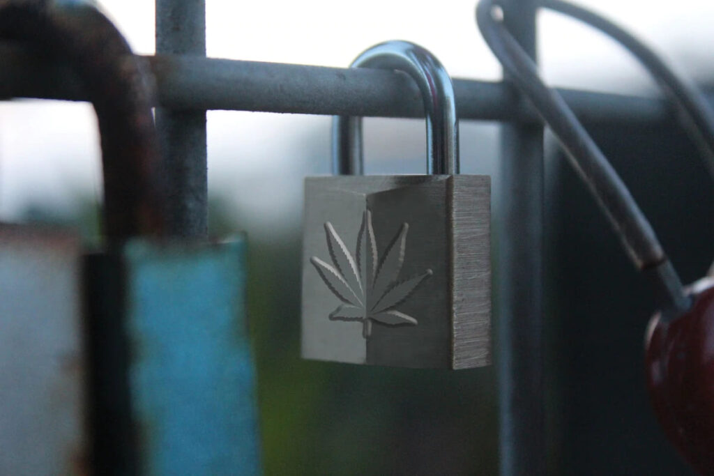 Cannabis Leaf Lock