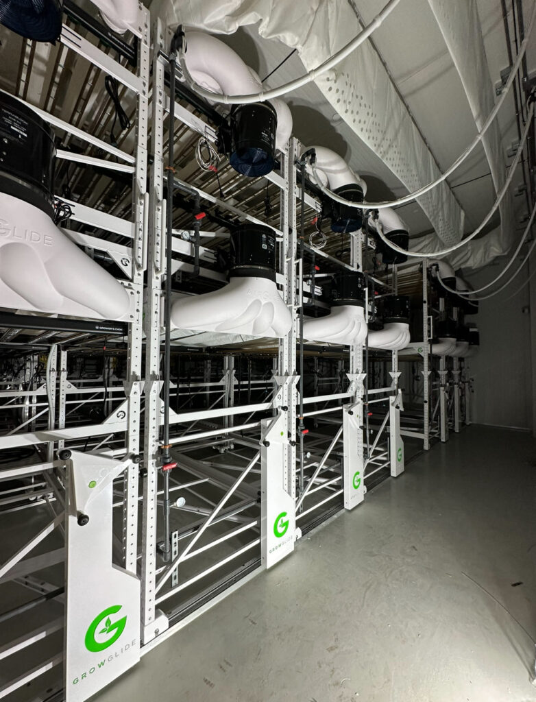 Air filtration and monitoring system in grow room
